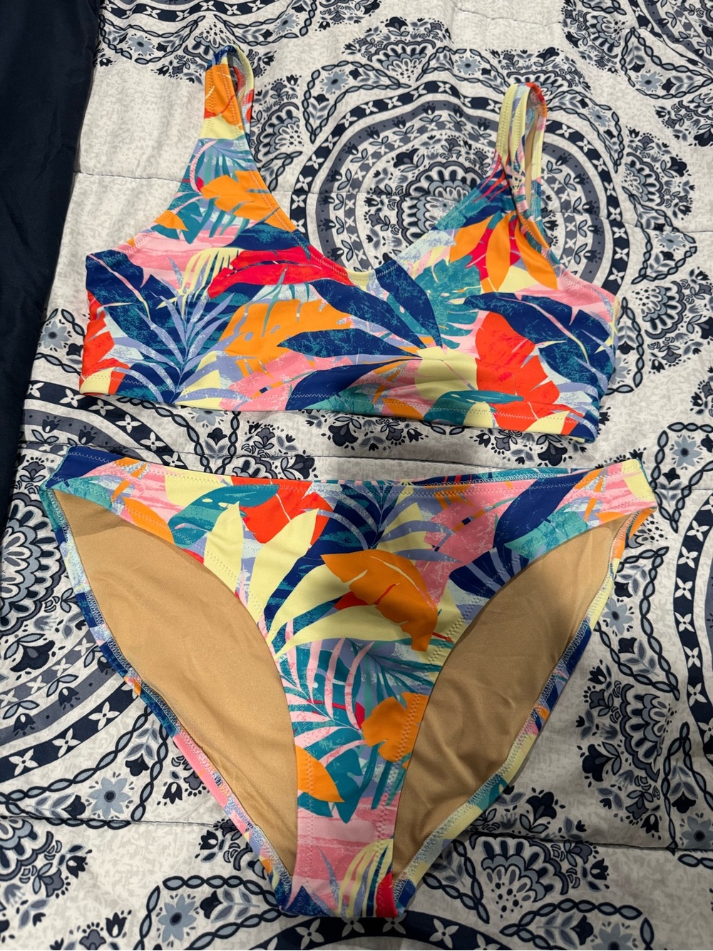 Old Navy Tropical Leaf Print Bikini Set - Multicolor. Top Sz L Bottom Sz M